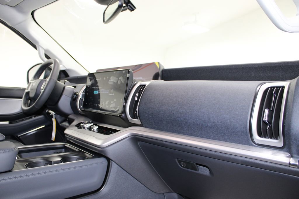 New 2026 Ford Expedition Active image 32