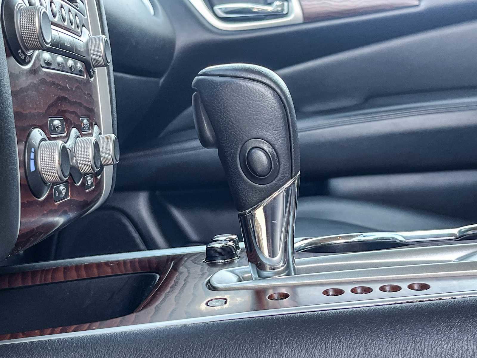 Used 2019 Nissan Pathfinder Platinum w/ Cargo Package image 19