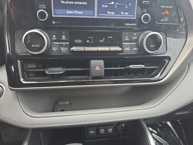 Used 2021 Toyota Highlander L image 33