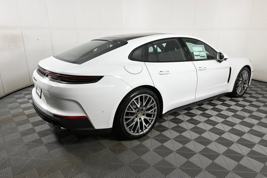 Used 2025 Porsche Panamera RWD image 30