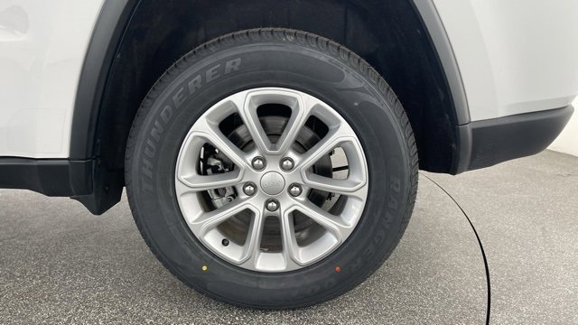 Used 2021 Jeep Grand Cherokee Laredo image 48