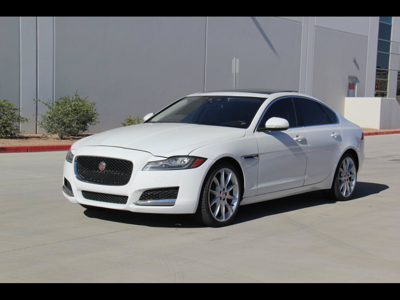 Used 2016 Jaguar XF Prestige RWD image 1