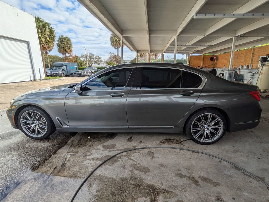 Used 2018 BMW 740i image 9
