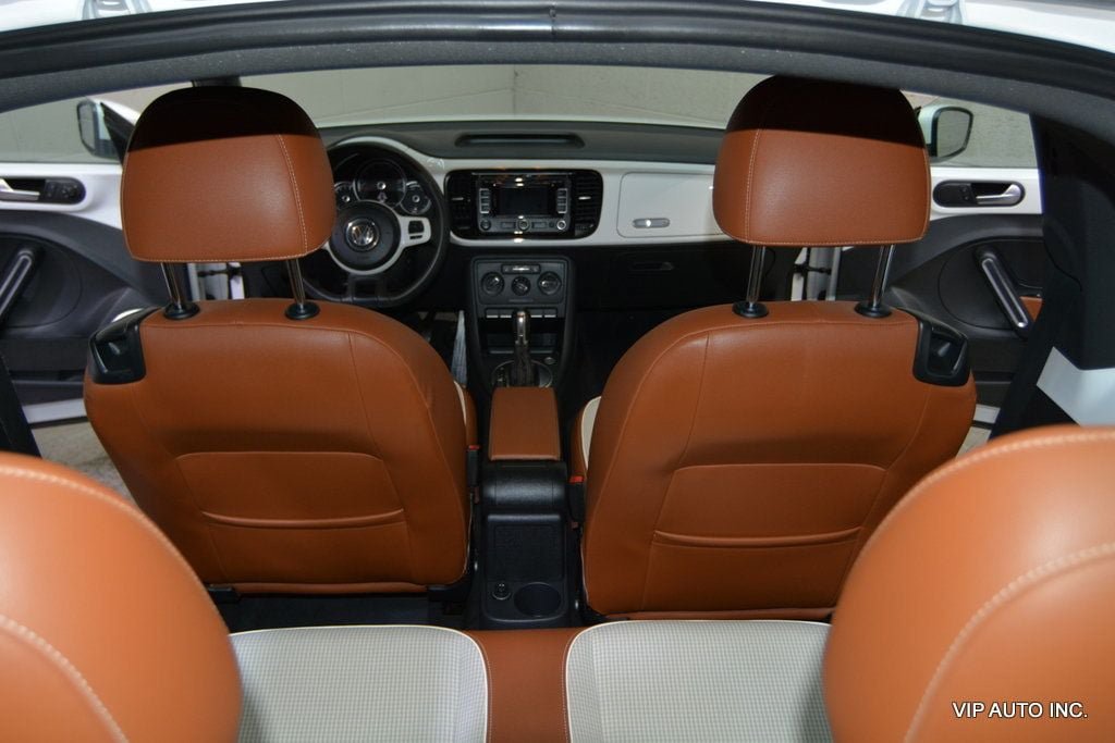 Used 2015 Volkswagen Beetle 1.8T Classic FWD image 18