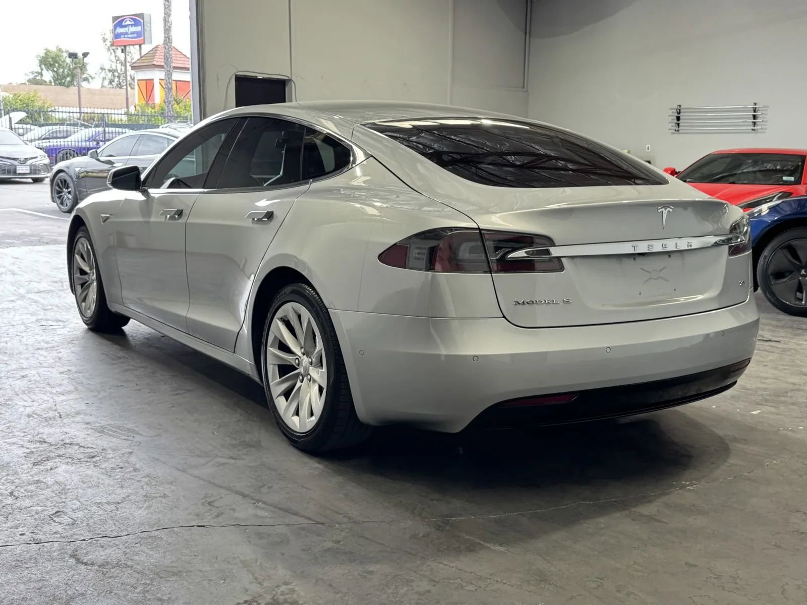 Used 2016 Tesla Model S 75 RWD image 2