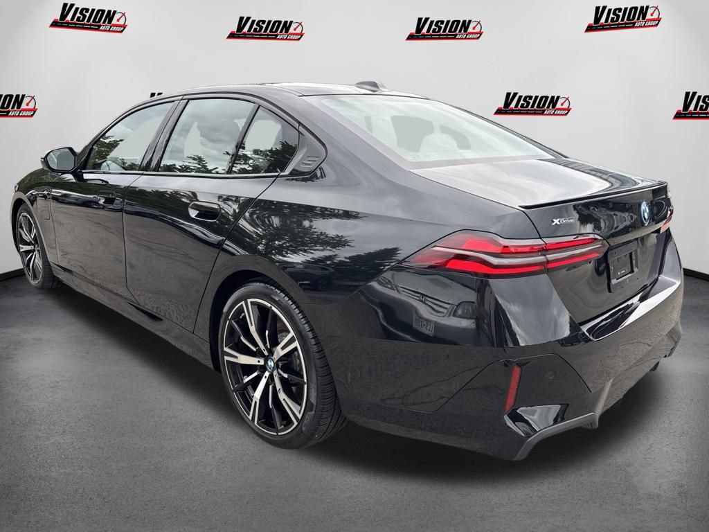 Used 2026 BMW 550e xDrive w/ Premium Package AWD/4WD image 7