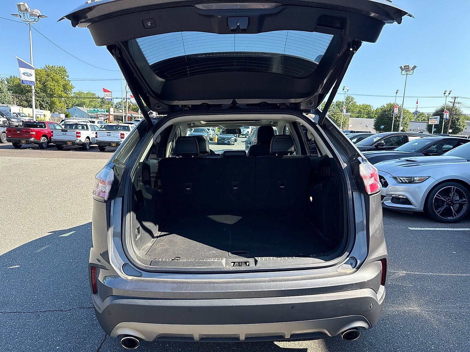 Used 2023 Ford Edge Titanium AWD/4WD image 7