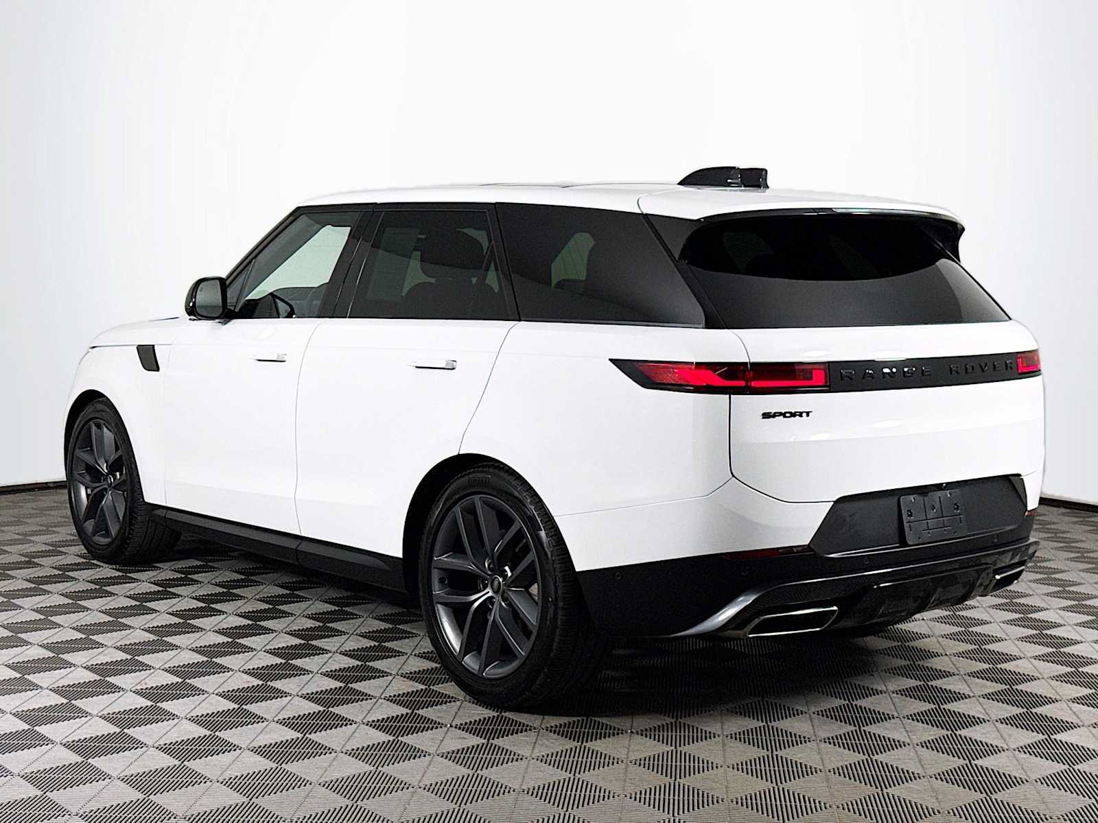 Used 2024 Land Rover Range Rover Sport SE AWD/4WD image 7