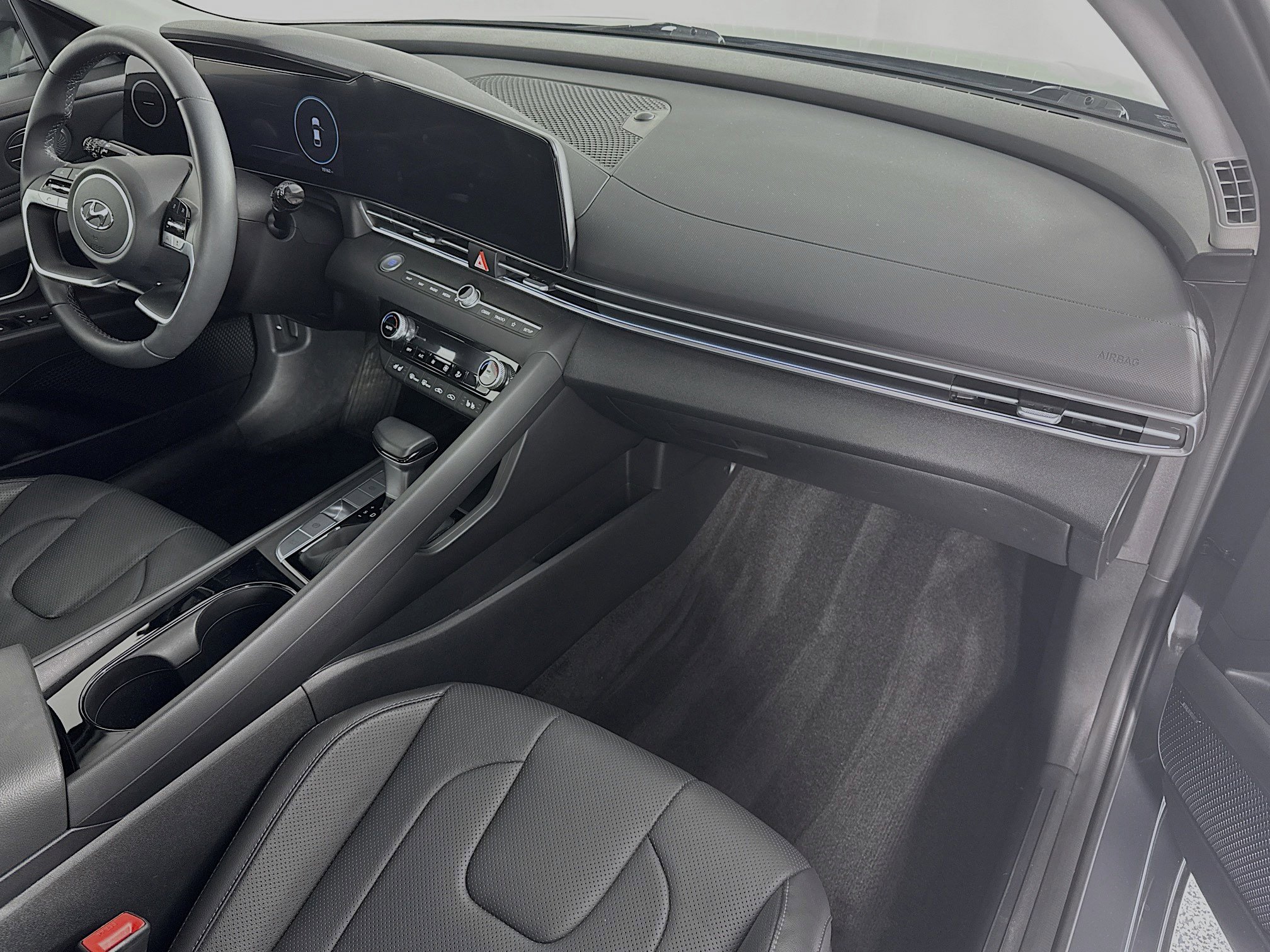 Used 2023 Hyundai Elantra Limited w/ Preferred Accessory Package FWD image 30