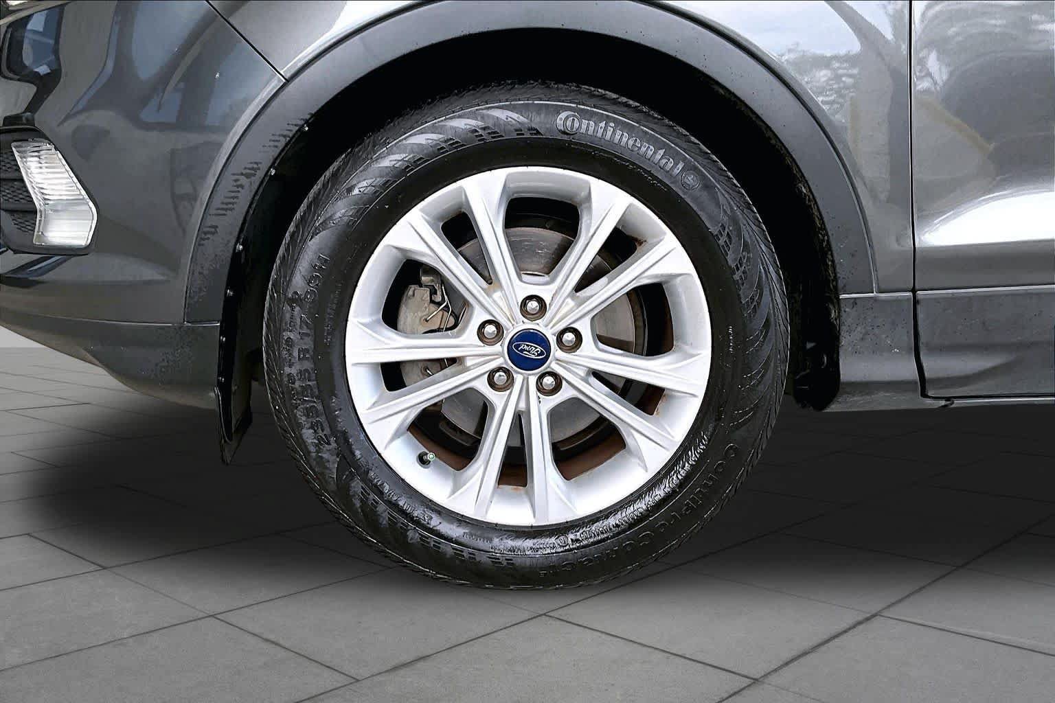 Used 2017 Ford Escape SE w/ Equipment Group 201A FWD image 11