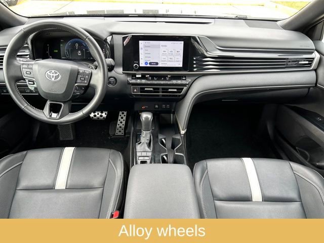 Used 2025 Toyota Camry SE image 17