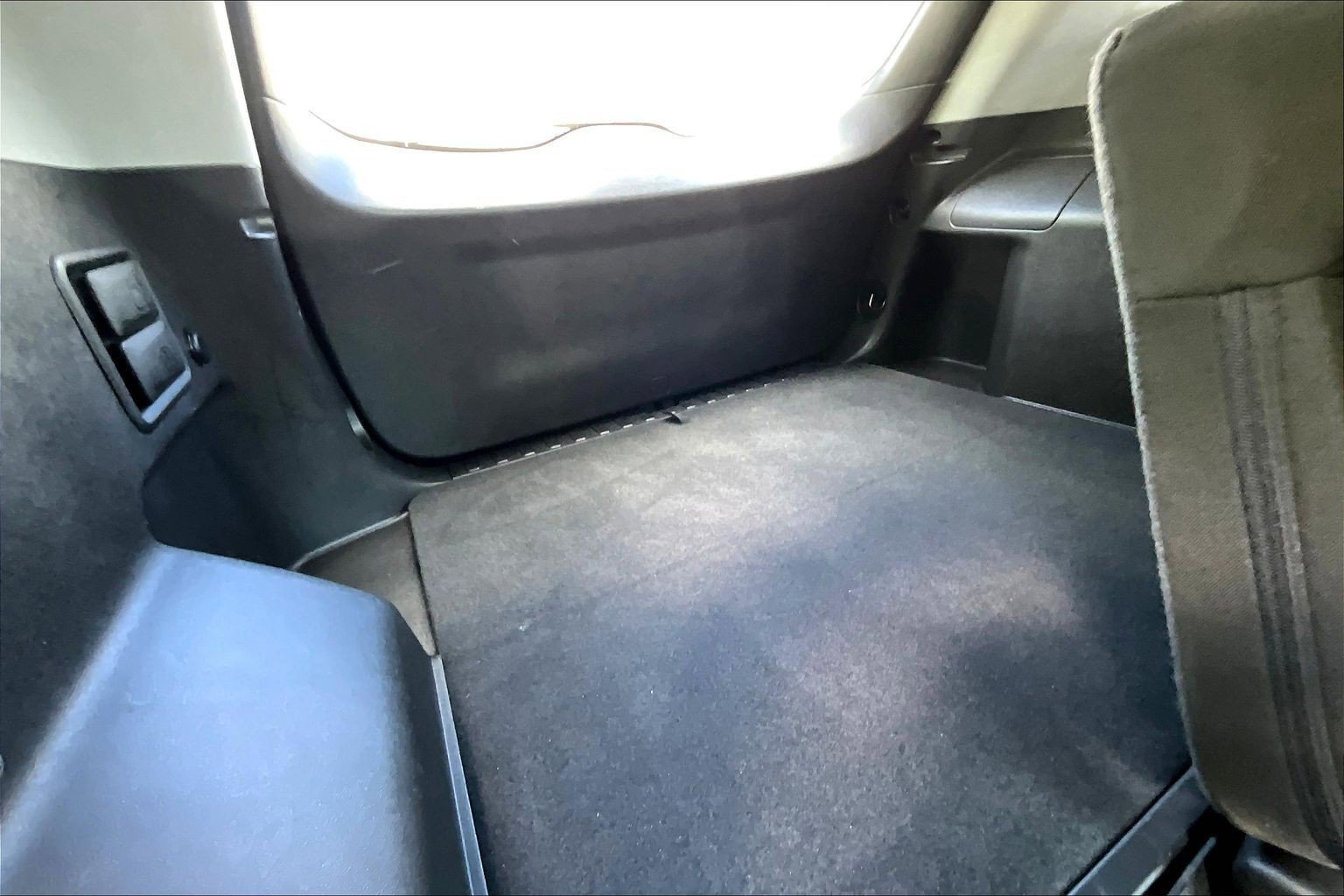 Used 2024 GMC Terrain SLE w/ Driver Convenience Package AWD/4WD image 17
