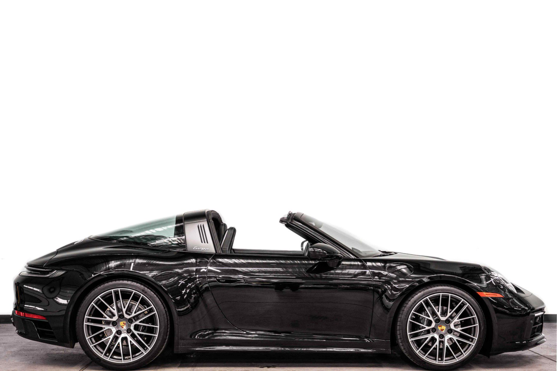 Used 2024 Porsche 911 Targa 4 w/ Sport Package AWD/4WD image 2