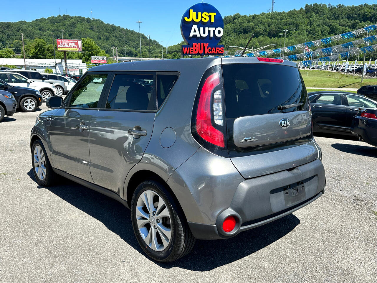 Used 2015 Kia Soul + image 5