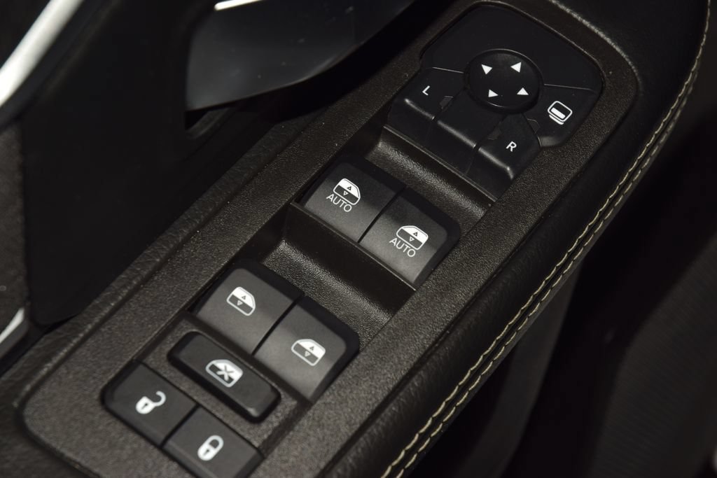 Used 2025 RAM 5500 4x4 Crew Cab image 37