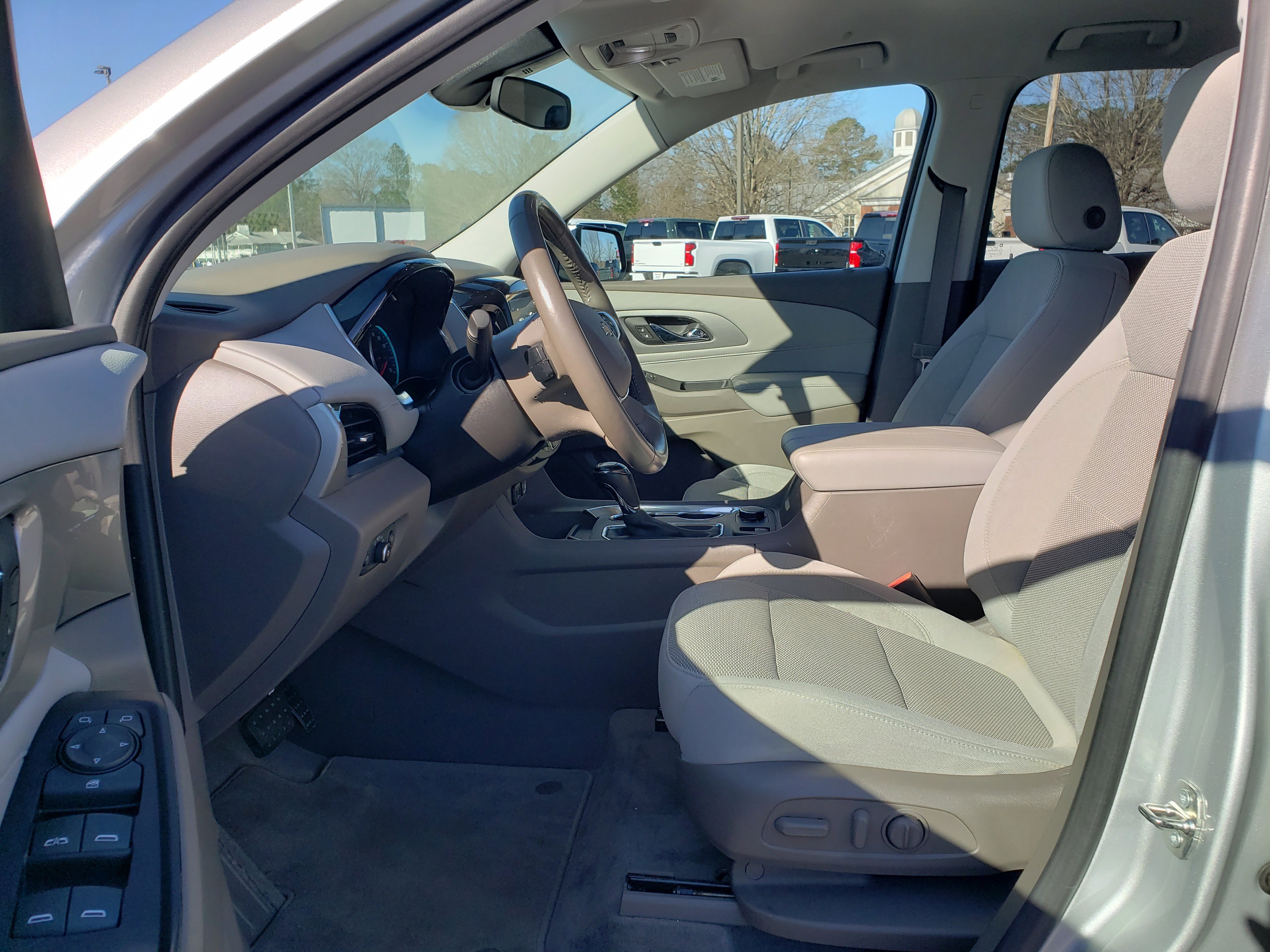 Used 2020 Chevrolet Traverse LT image 30