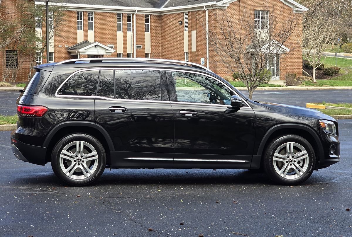 Used 2023 Mercedes-Benz GLB 250 4MATIC w/ Premium Package image 7