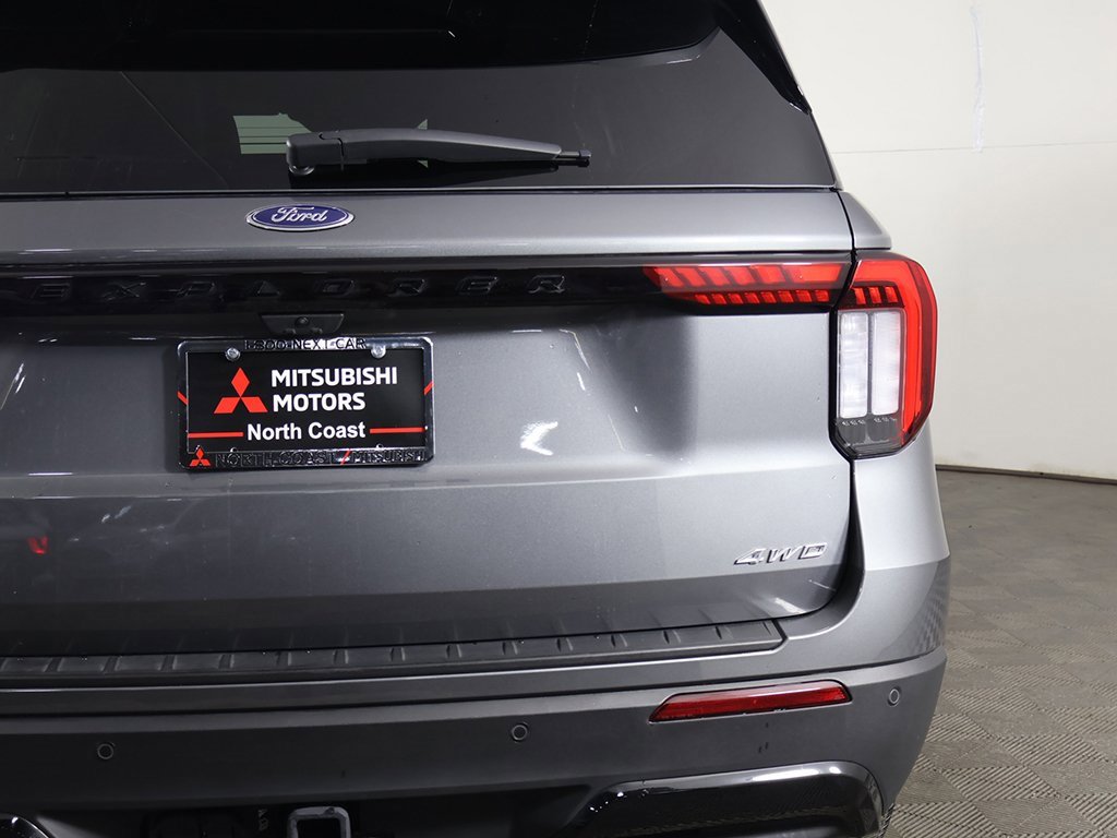 Used 2025 Ford Explorer ST-Line w/ ST-Line Street Pack image 17