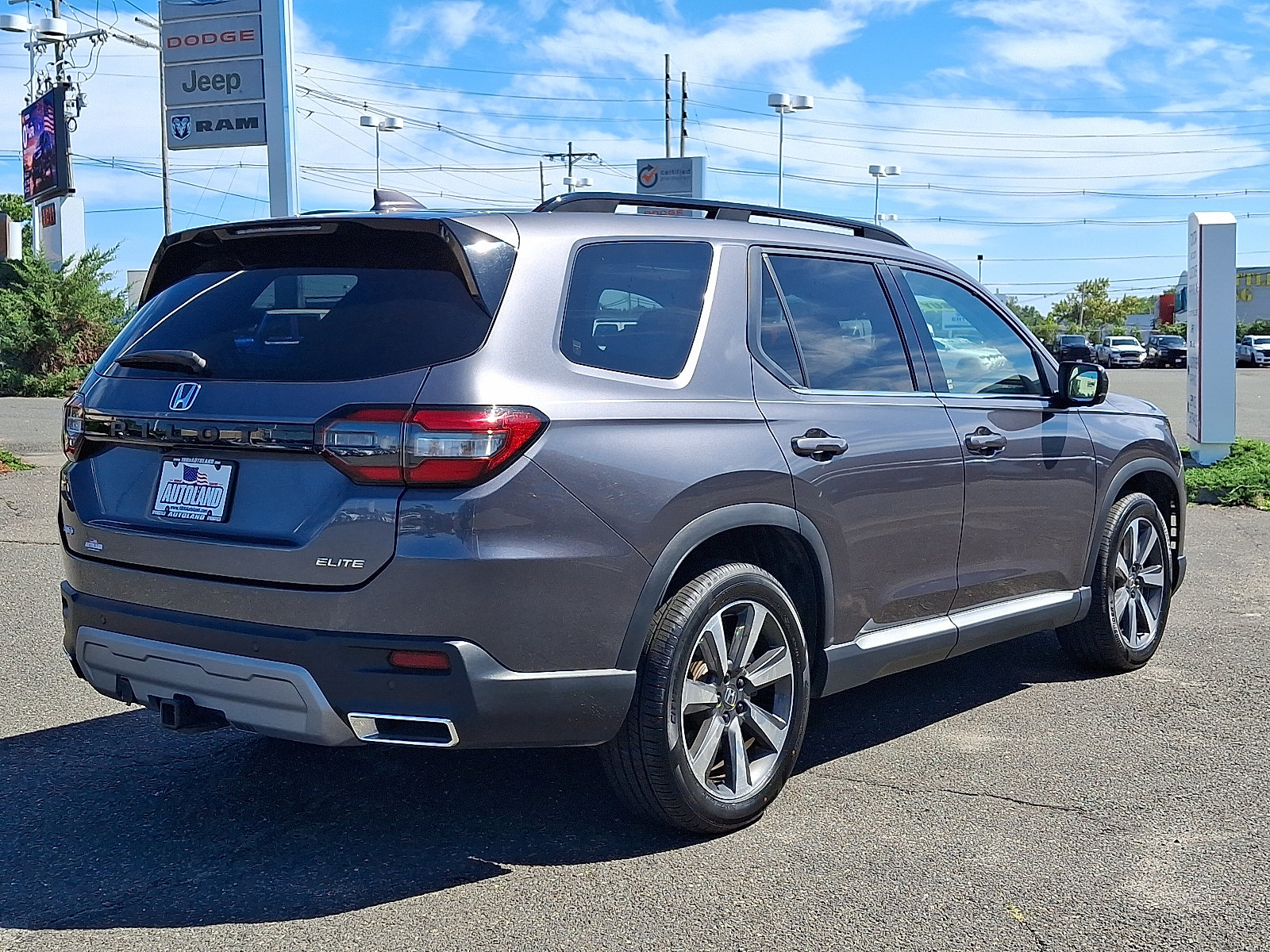 Used 2023 Honda Pilot Elite image 7