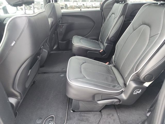 New 2026 Chrysler Pacifica Limited w/ S Appearance Package image 21