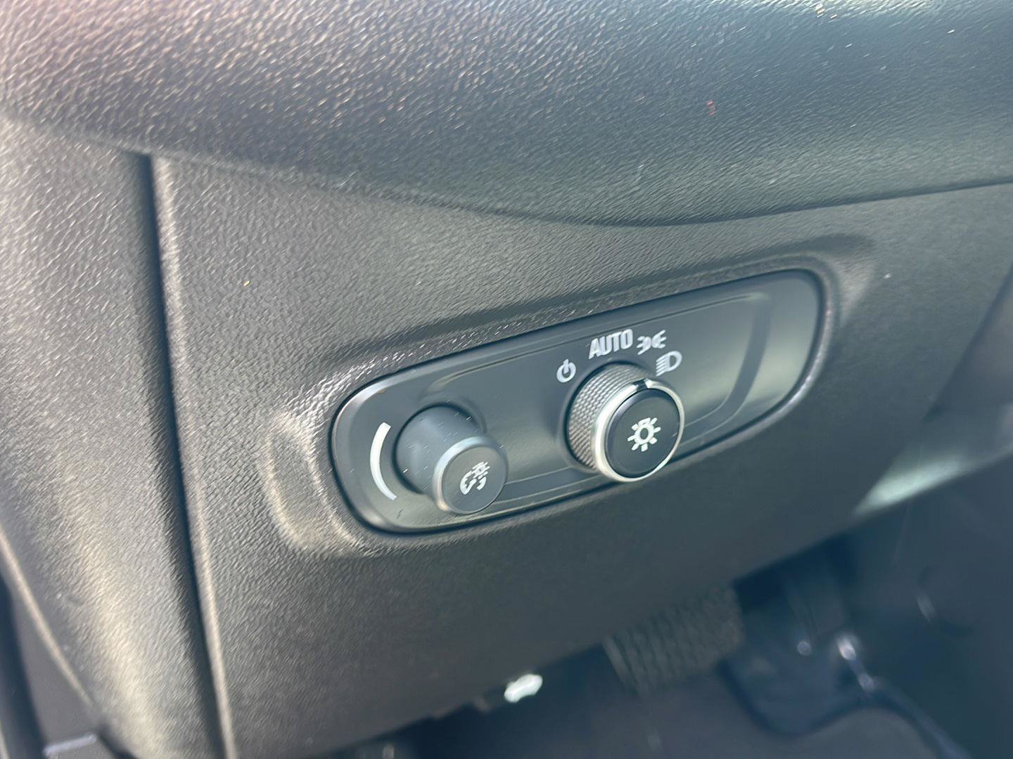 Used 2024 Chevrolet Equinox LT w/ Driver Convenience Package FWD image 21