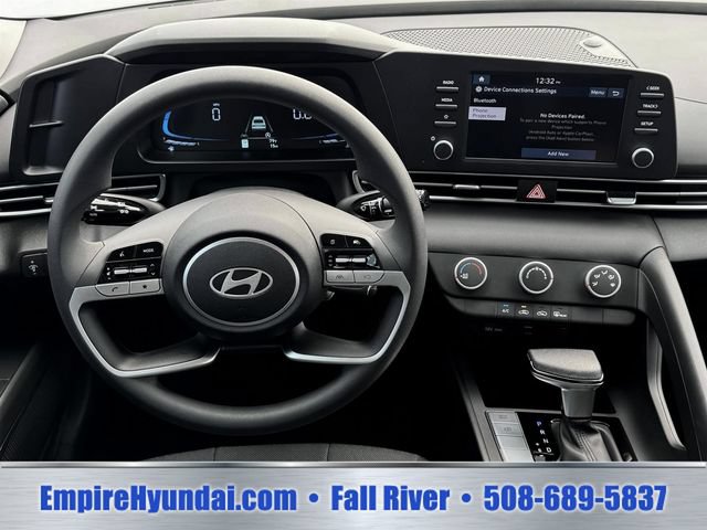 Used 2025 Hyundai Elantra SE FWD image 17