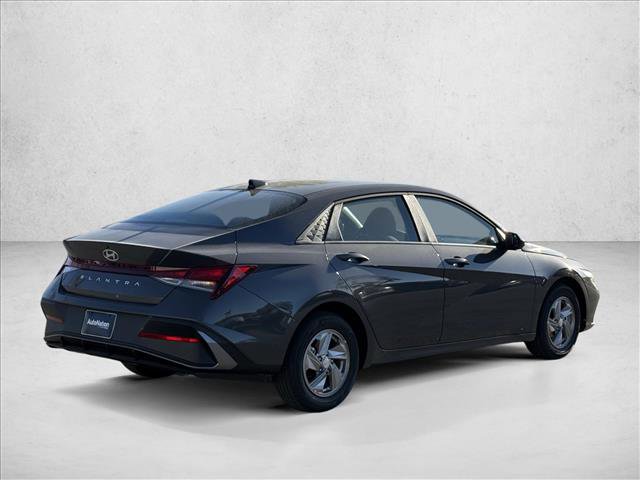 New 2026 Hyundai Elantra SE image 2