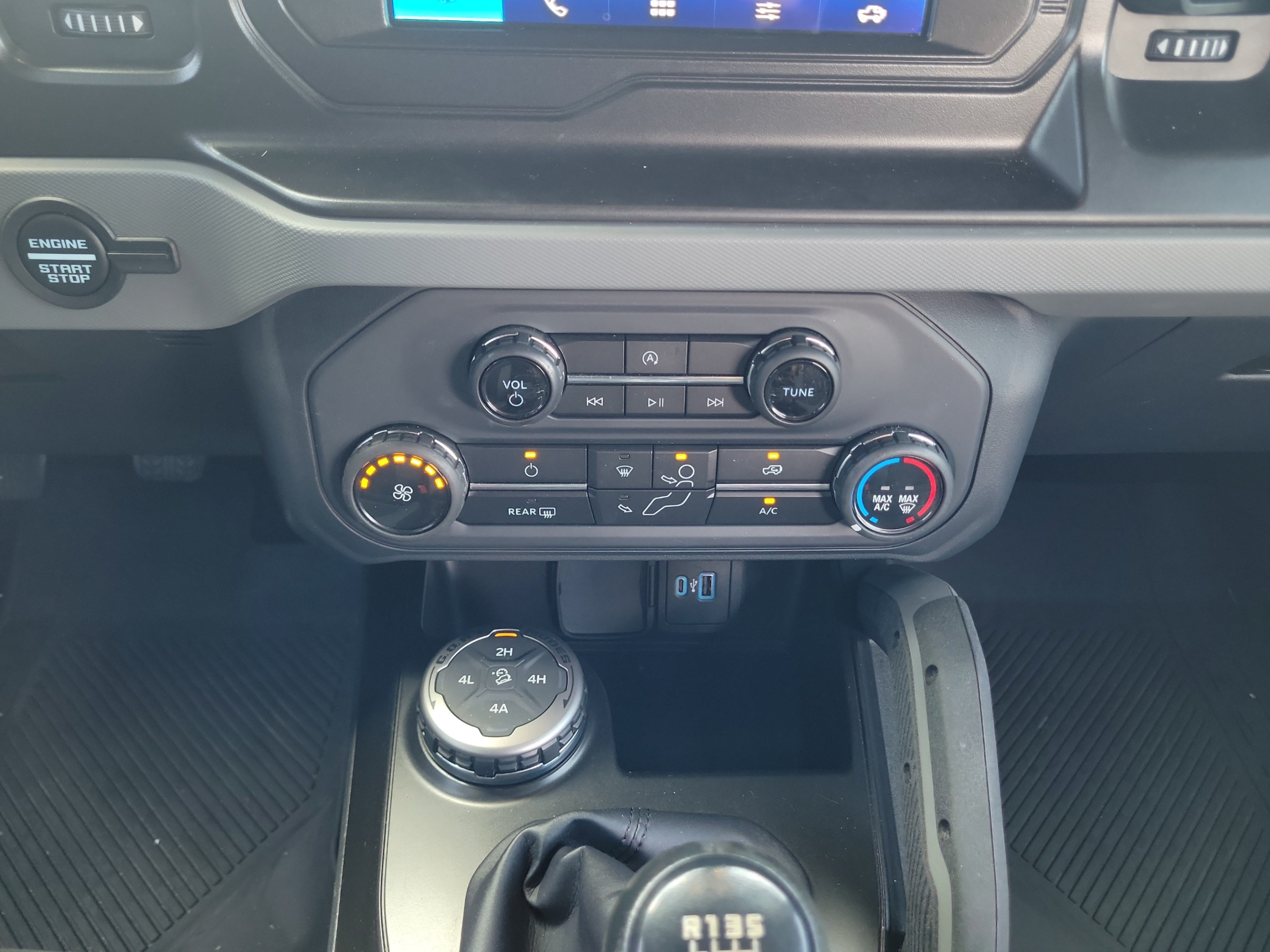 Used 2022 Ford Bronco Big Bend w/ Sasquatch Package AWD/4WD image 27