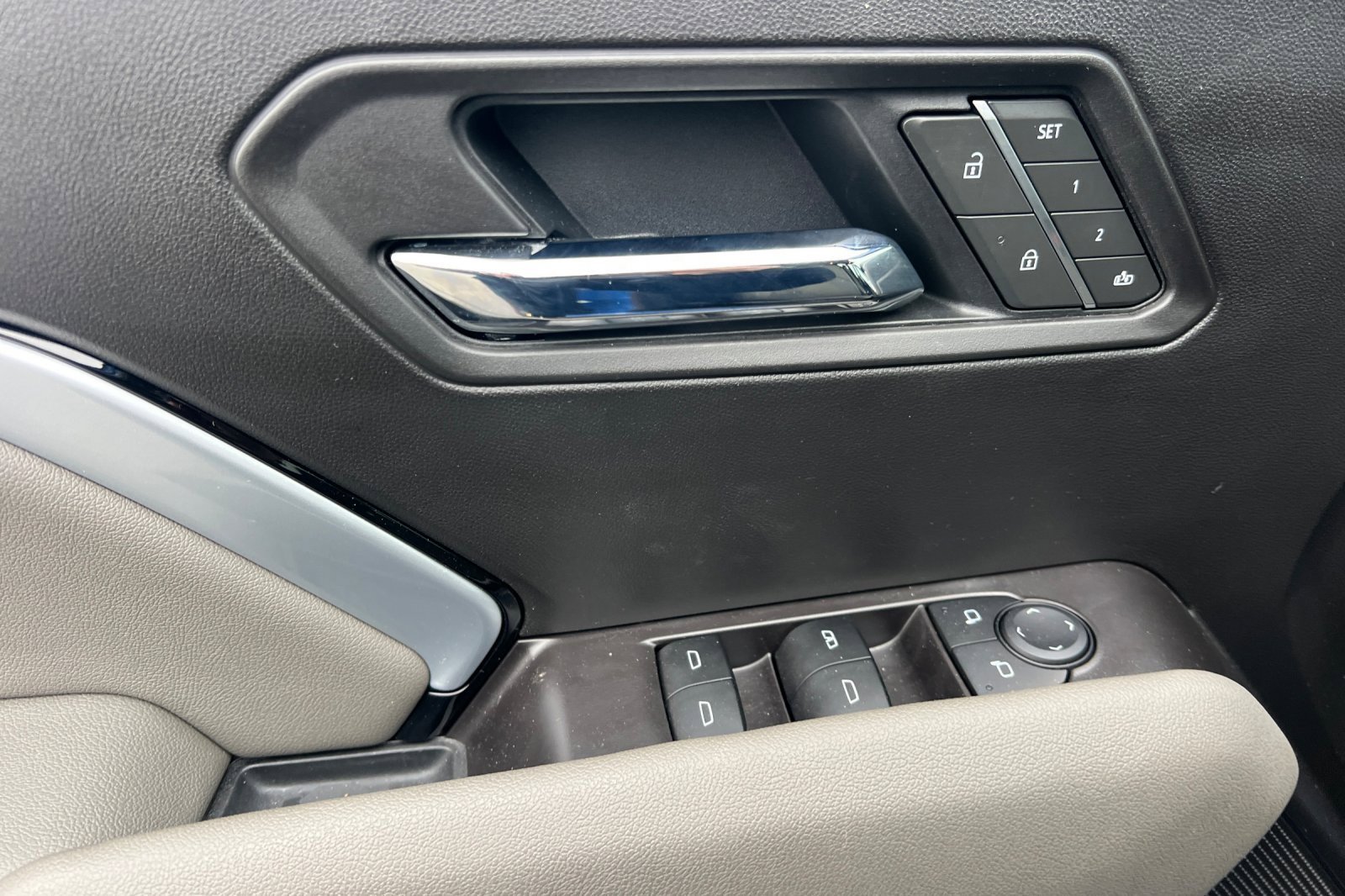 Used 2025 Chevrolet Colorado ZR2 w/ Technology Package image 11