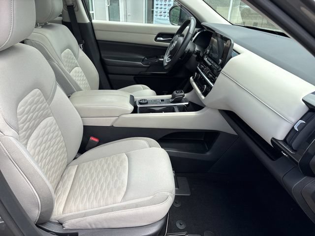 Used 2022 Nissan Pathfinder SV w/ SV Premium Package AWD/4WD image 32