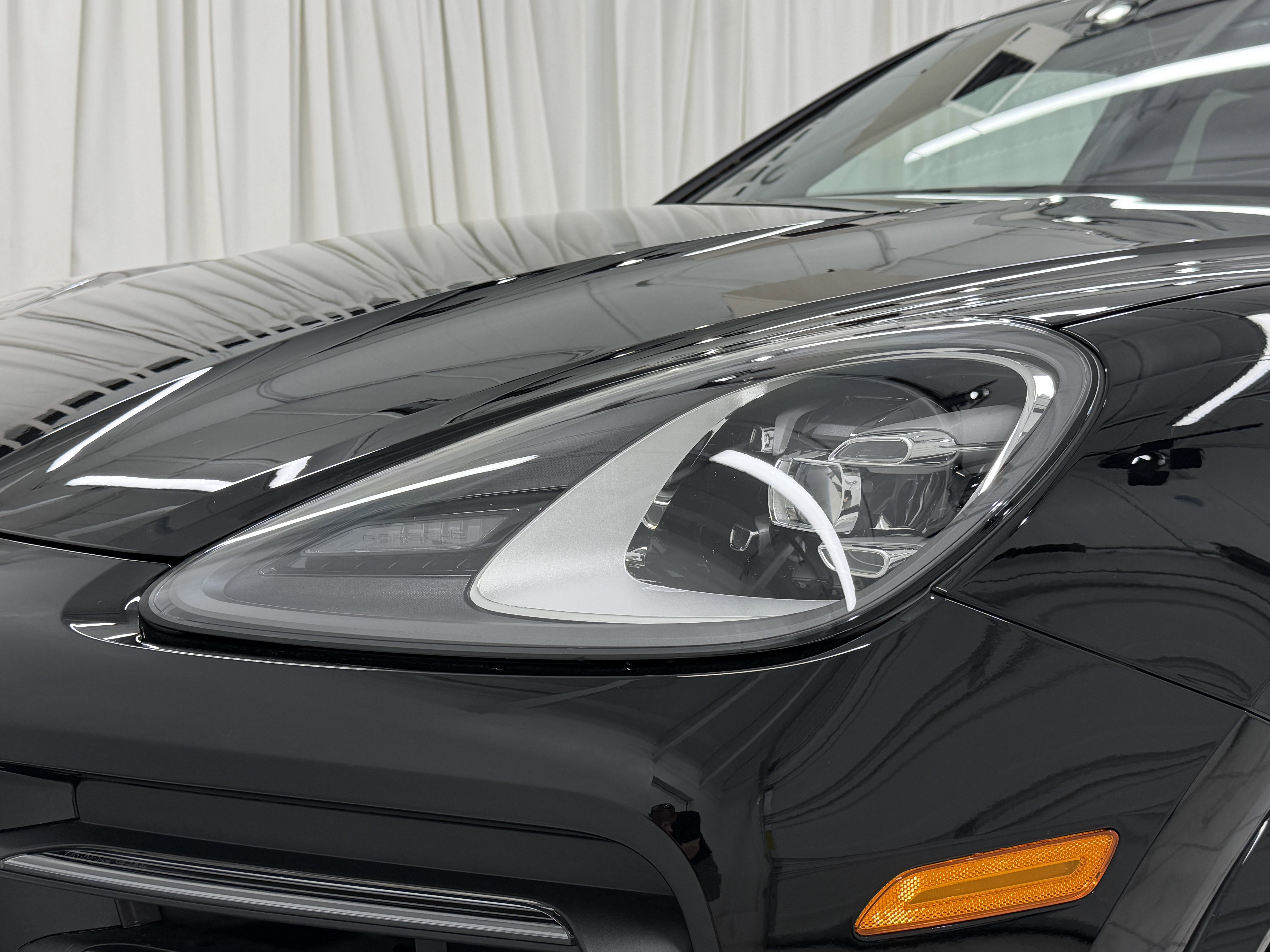 Certified 2023 Porsche Cayenne Platinum Edition image 18