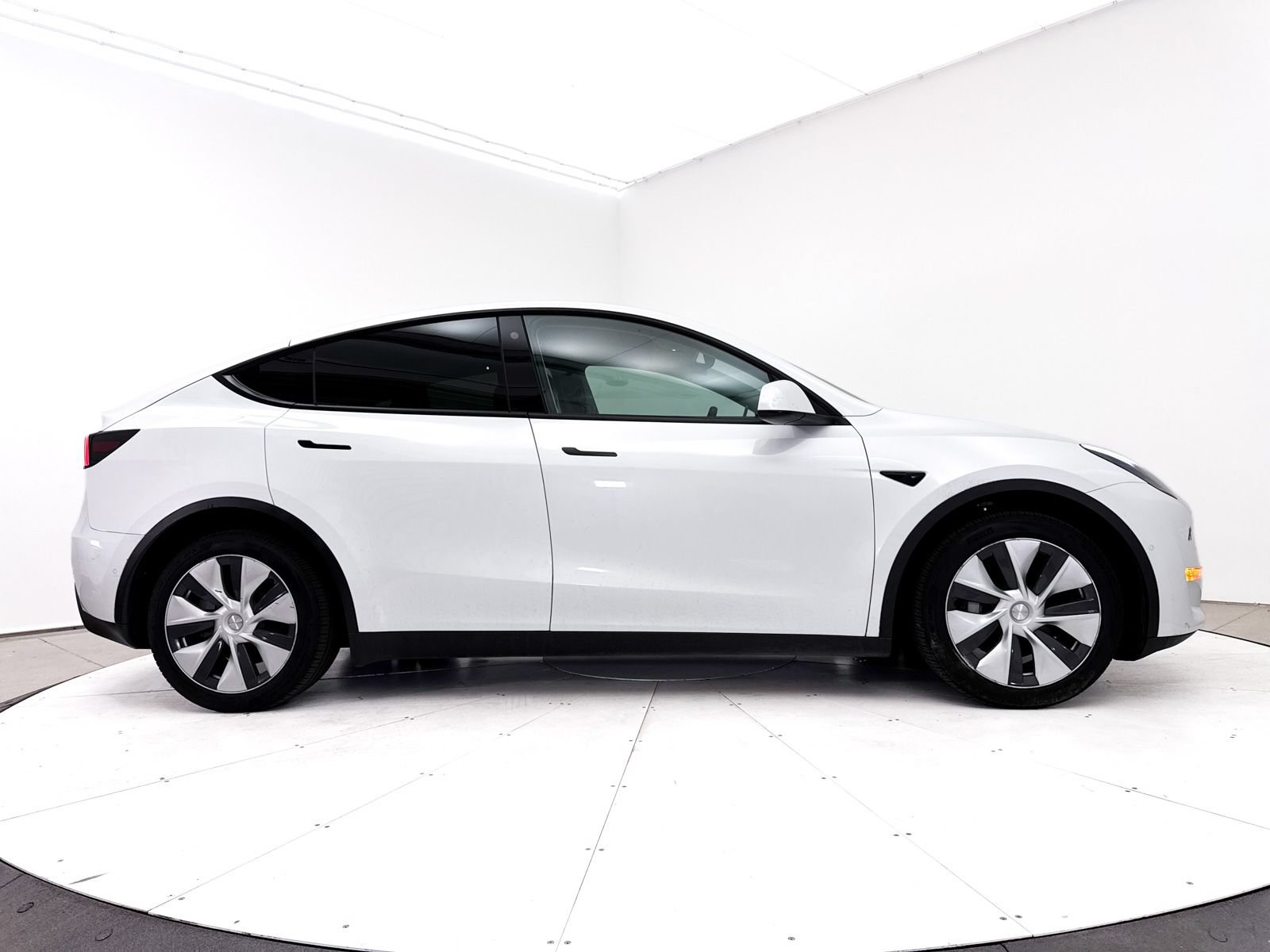 Used 2021 Tesla Model Y Long Range AWD/4WD image 40