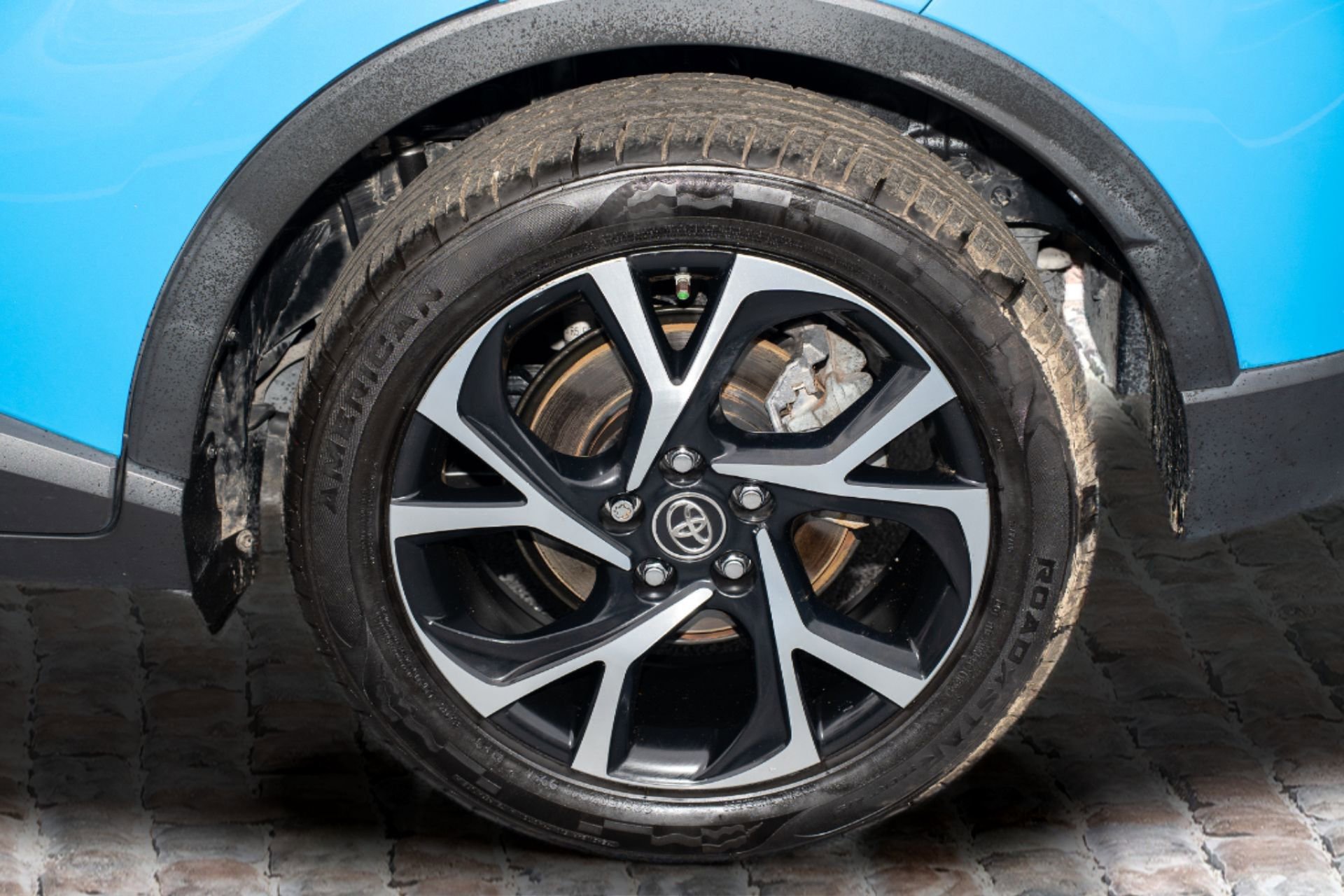 Used 2019 Toyota C-HR XLE image 38