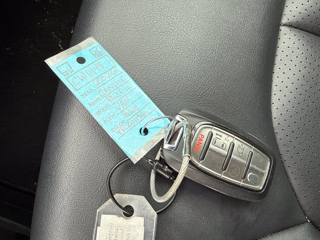 Used 2026 Chrysler Pacifica Select FWD image 34