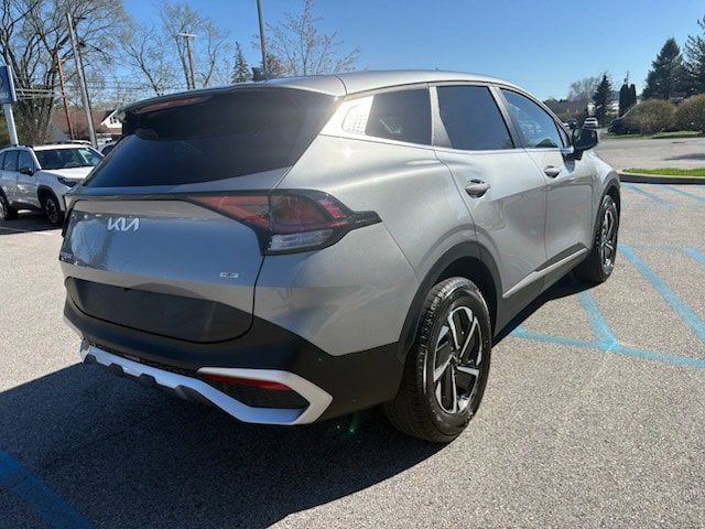 Used 2023 Kia Sportage LX image 4