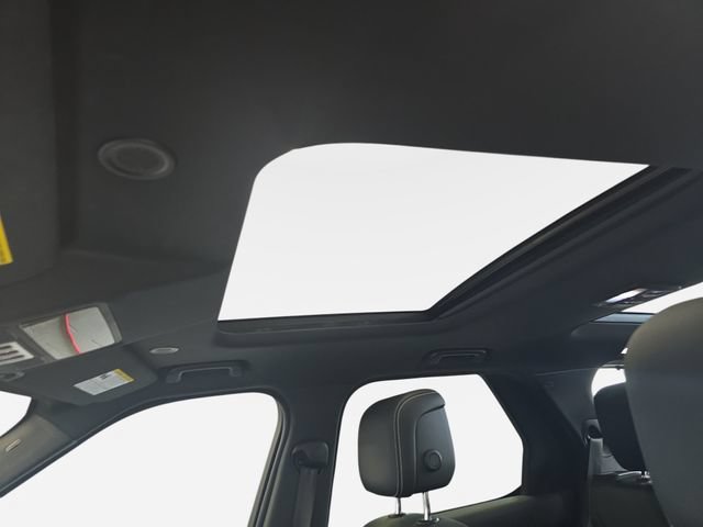 Certified 2025 Land Rover Discovery S AWD/4WD image 33