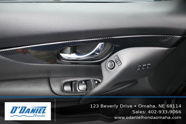 Used 2017 Nissan Rogue SL w/ SL Premium Package AWD/4WD image 24