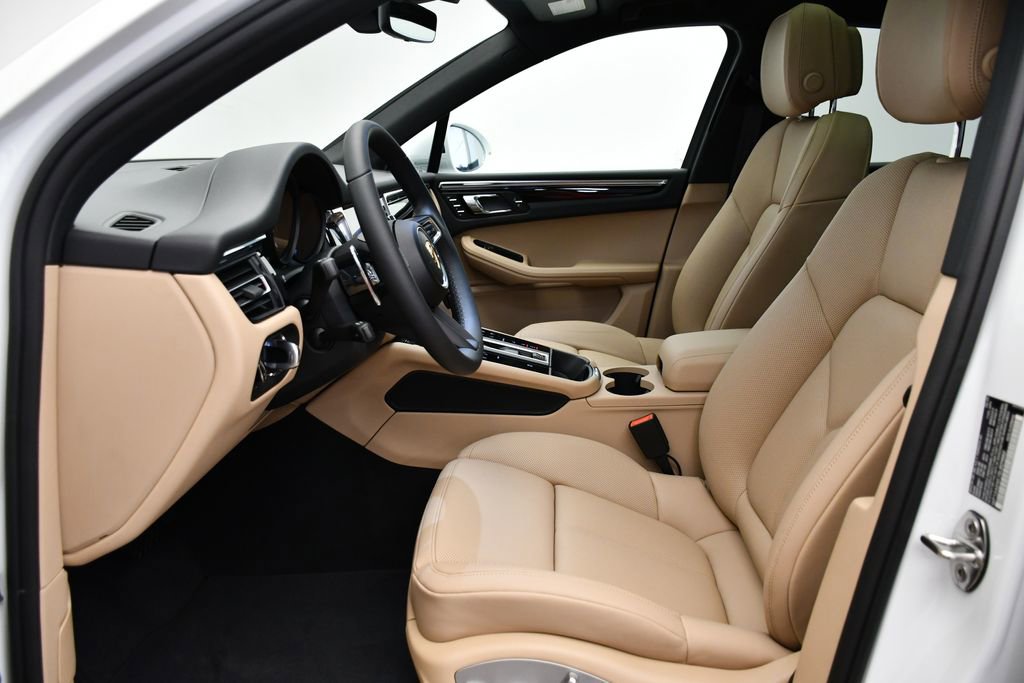 Certified 2025 Porsche Macan image 39