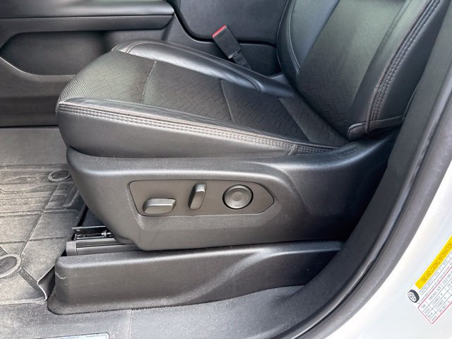 Used 2022 Chevrolet Suburban High Country RWD image 16