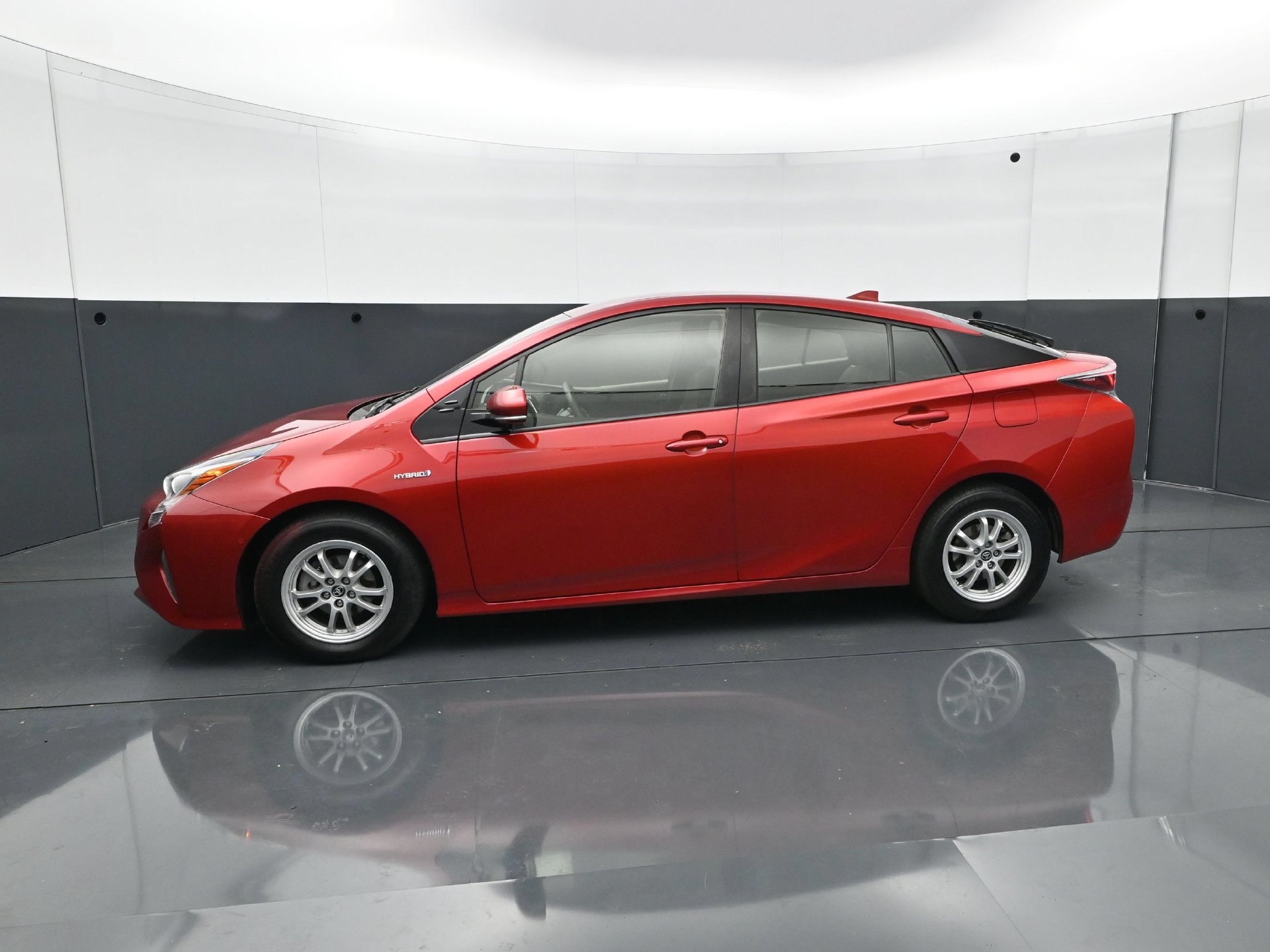 Used 2018 Toyota Prius Two w/ Prius Two Safety Plus Package FWD image 3