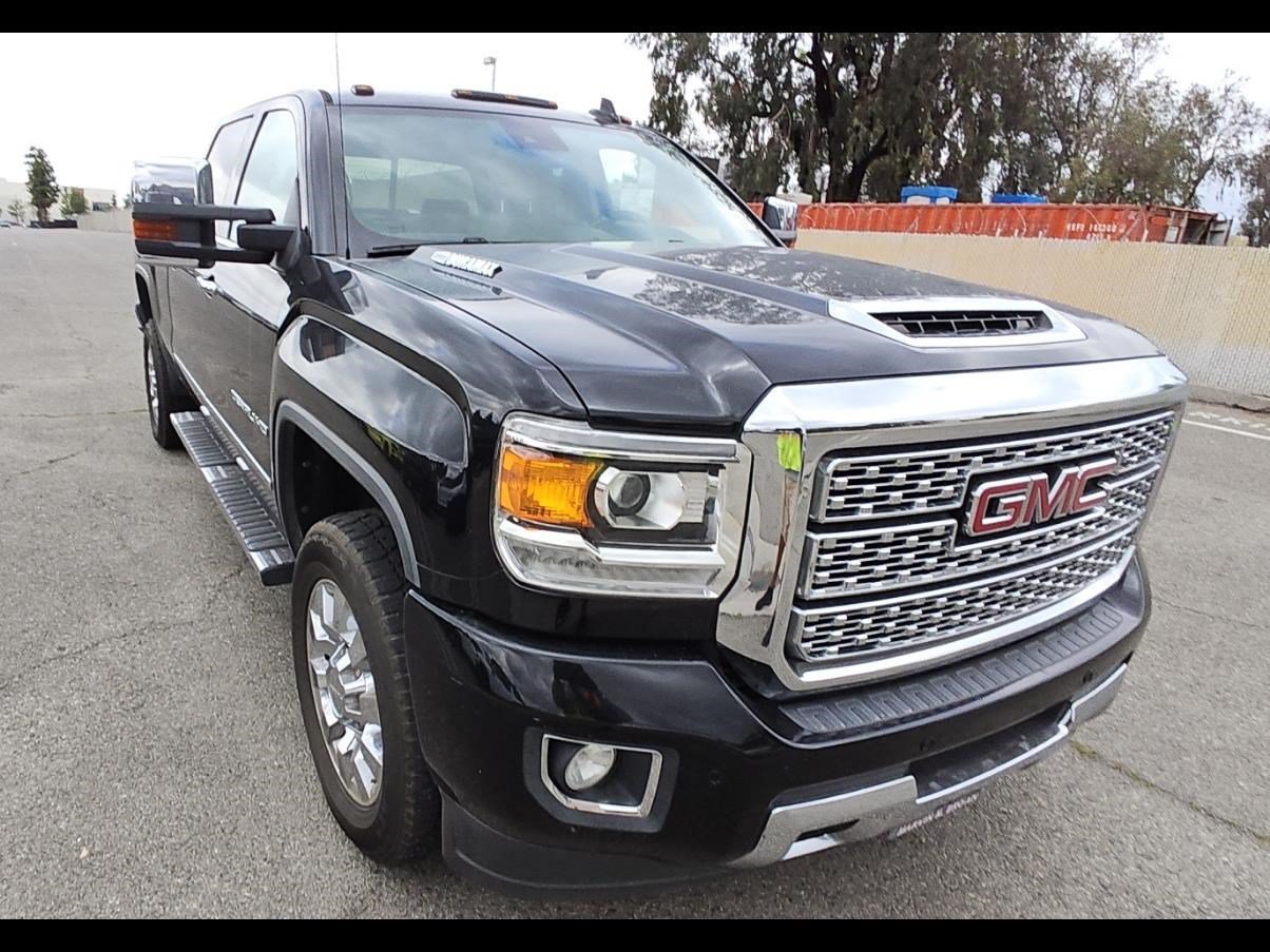 Used 2018 GMC Sierra 2500 Denali w/ Duramax Plus Package AWD/4WD image 1