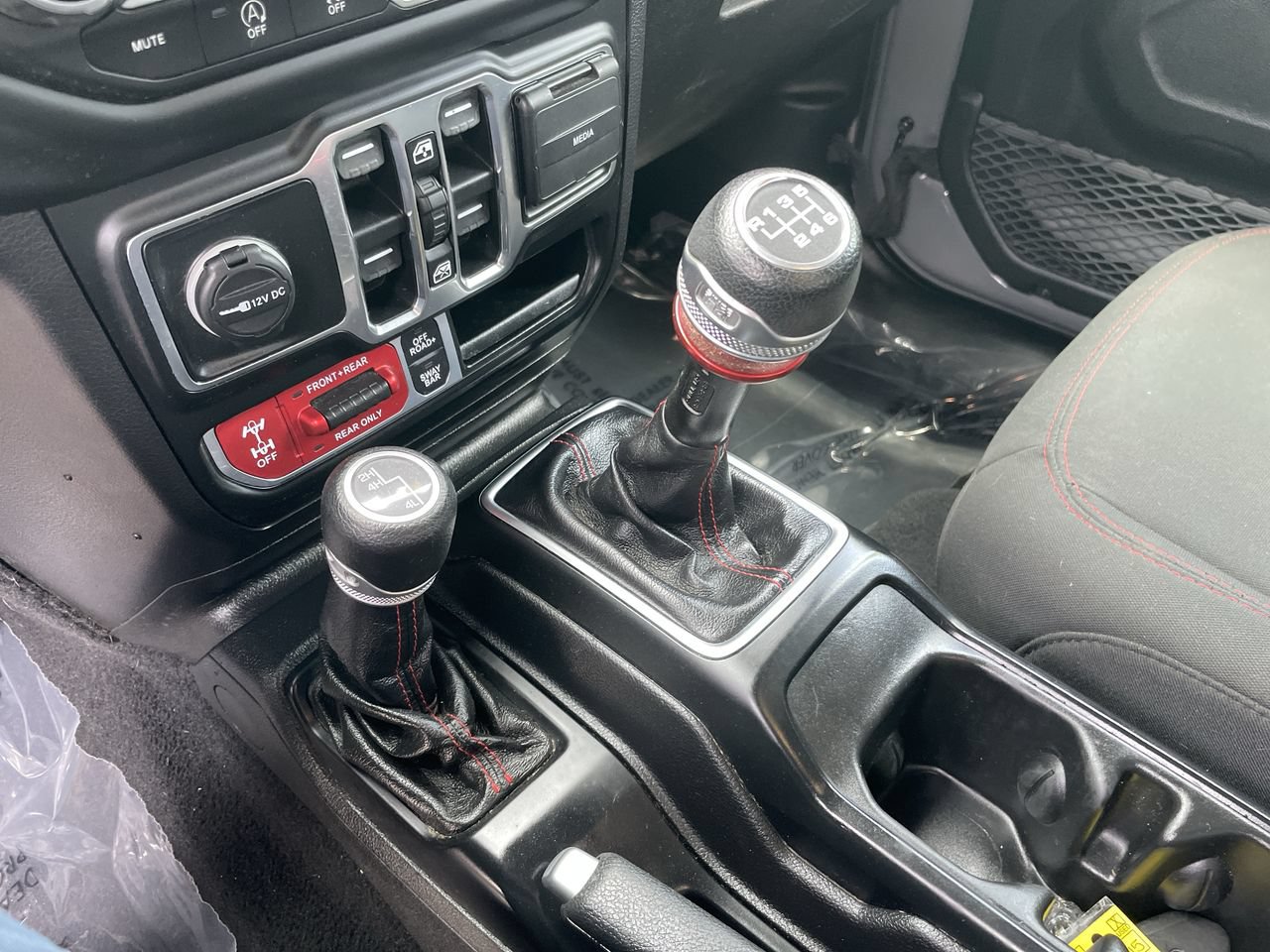 Used 2021 Jeep Gladiator Rubicon w/ Cold Weather Group AWD/4WD image 19