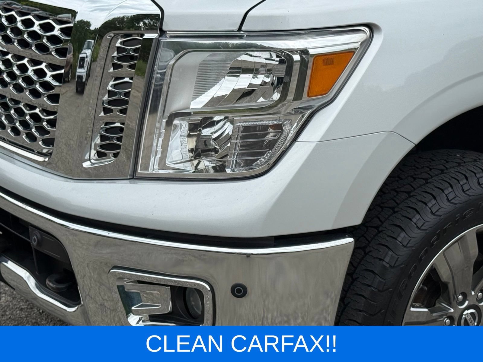 Used 2019 Nissan Titan SV w/ SV Convenience Package AWD/4WD image 14