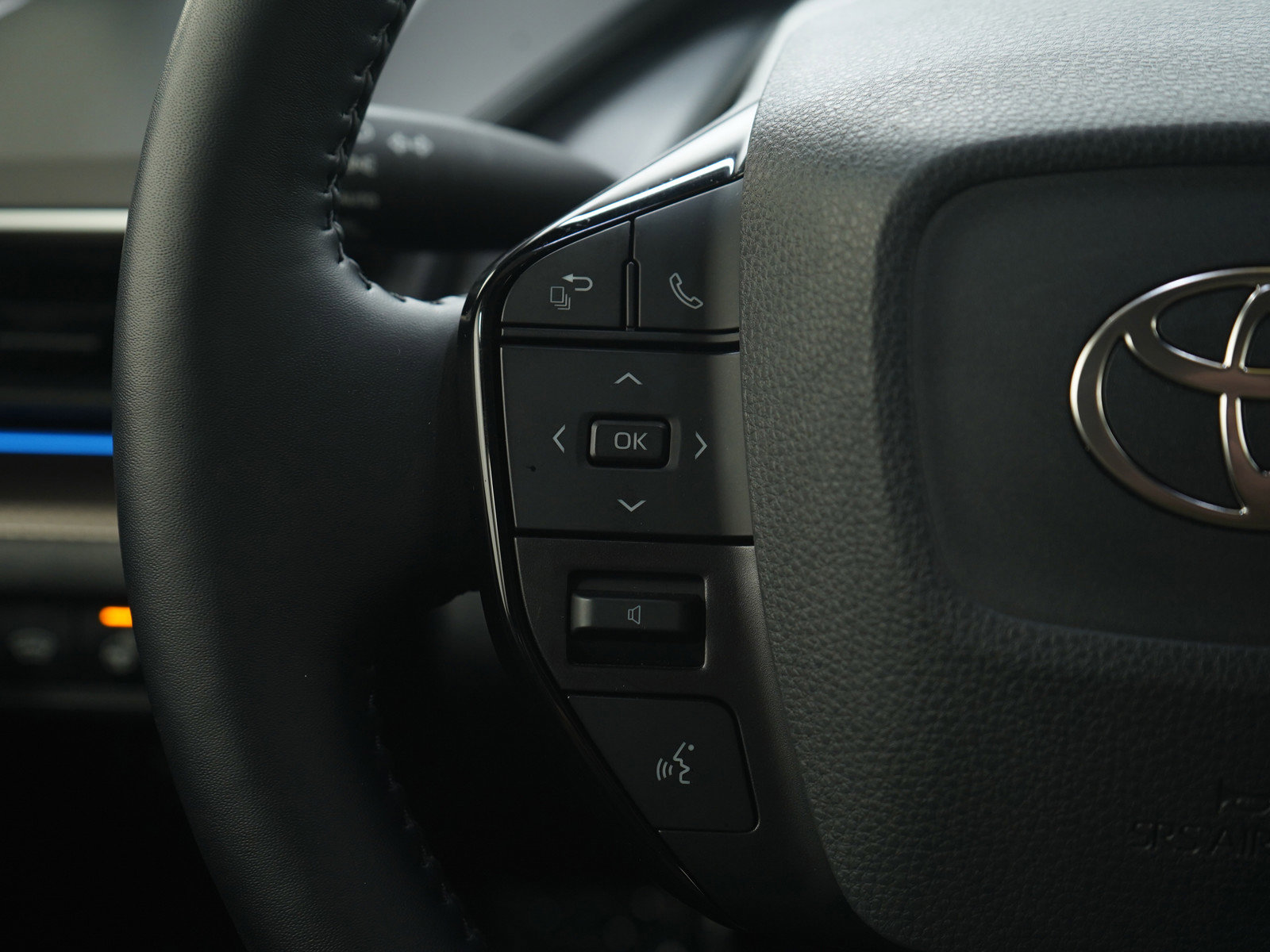 Used 2024 Toyota Prius XLE image 24