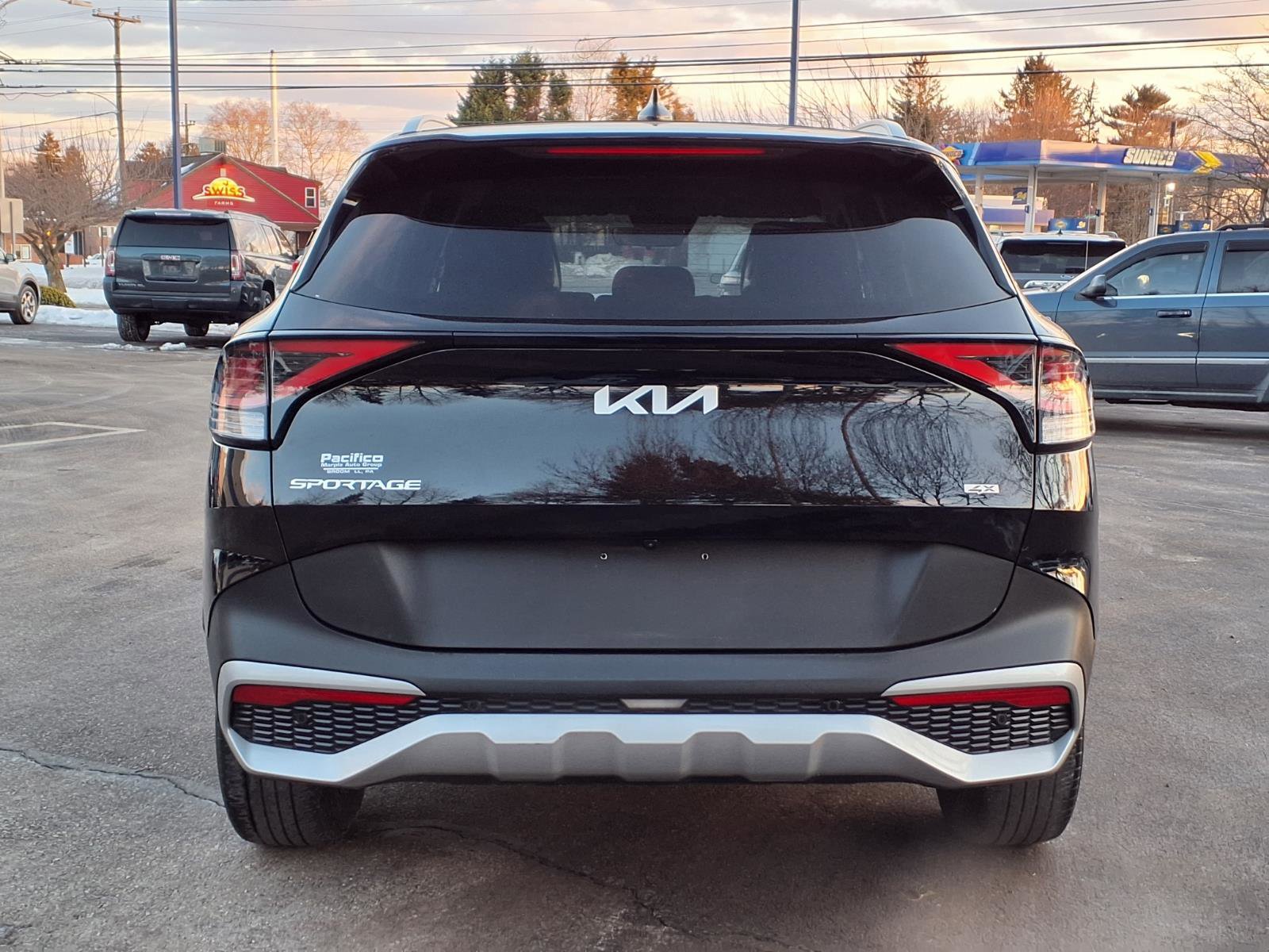 Used 2023 Kia Sportage EX AWD/4WD image 4