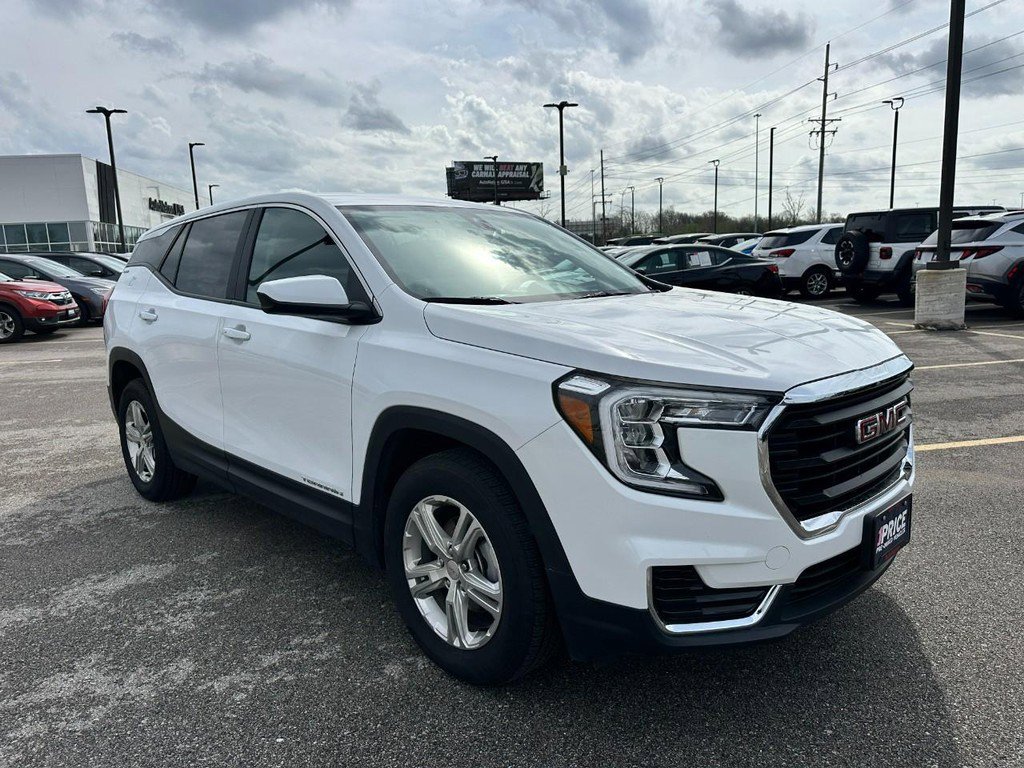 Used 2024 GMC Terrain SLE image 8