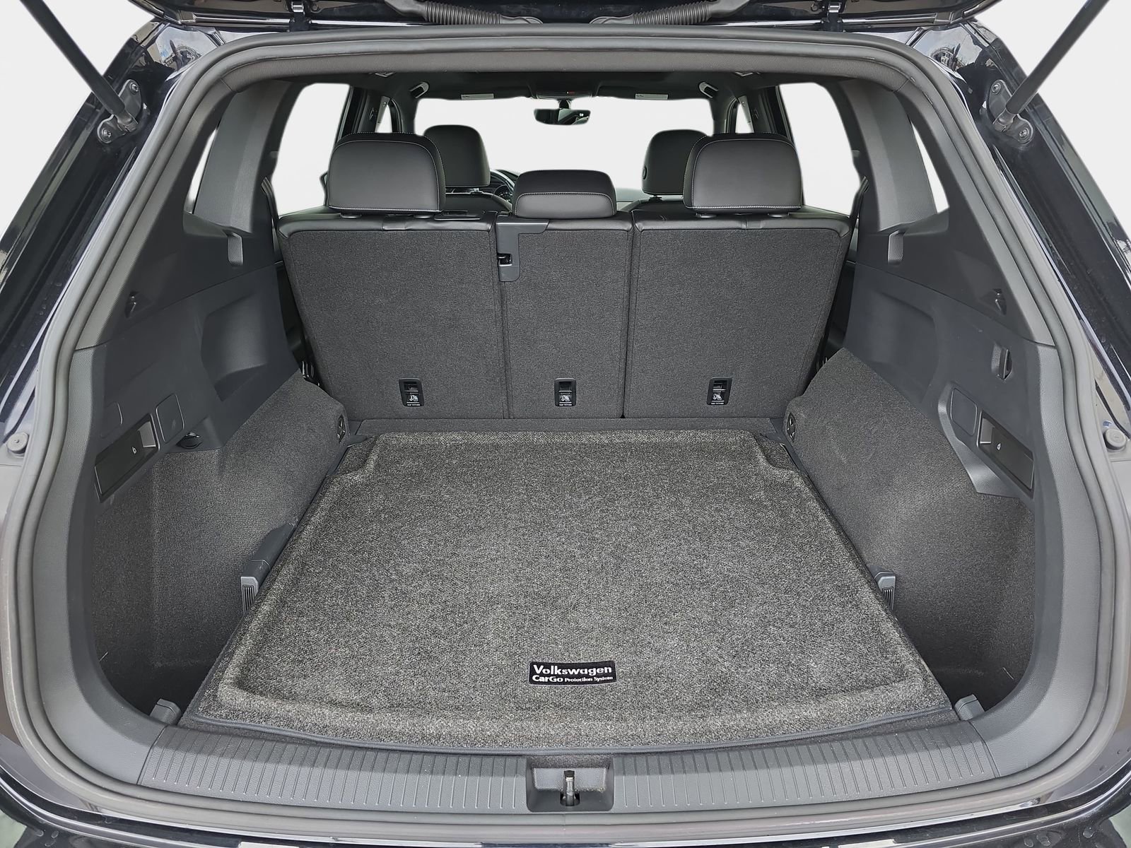 Used 2021 Volkswagen Tiguan SE R-Line image 16