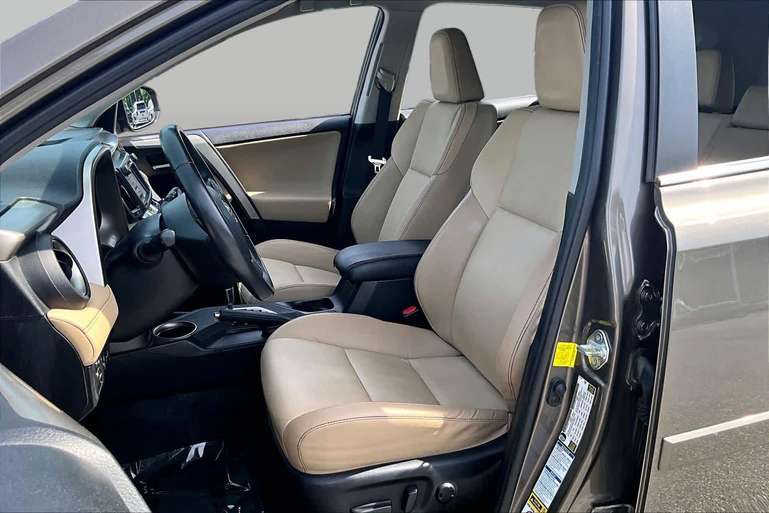 Used 2015 Toyota RAV4 Limited w/ Technology Package AWD/4WD image 8