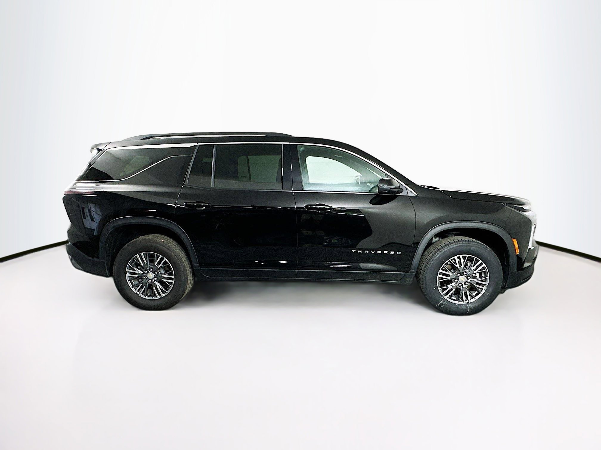 Used 2025 Chevrolet Traverse LT image 10