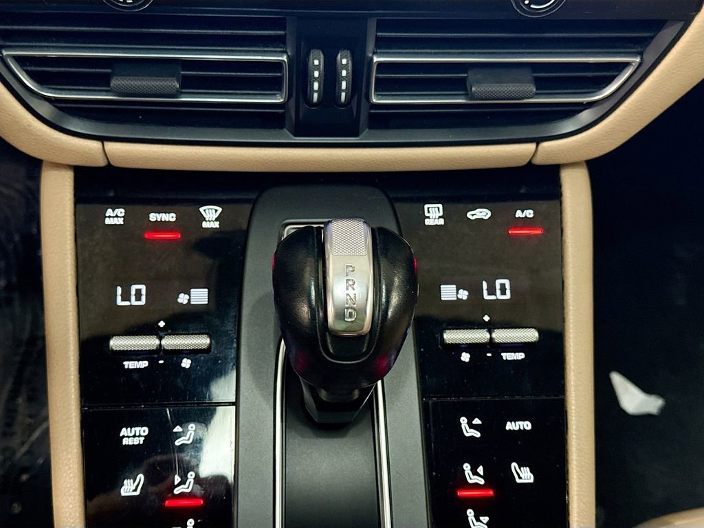 Used 2022 Porsche Macan image 17